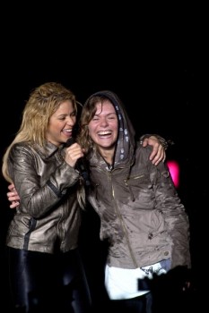 shakira_07-05-2011alex_chelba-11