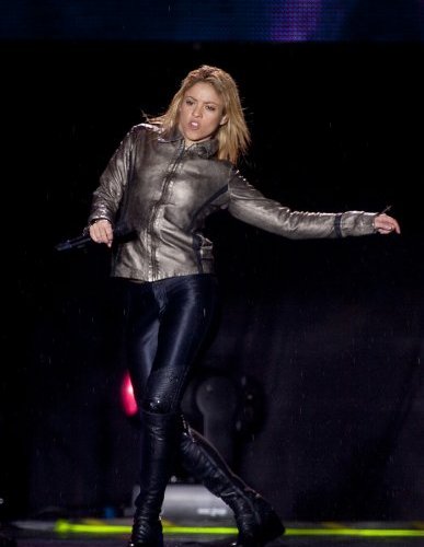 shakira_07-05-2011alex_chelba-13