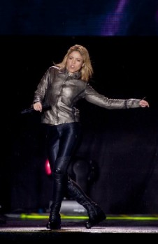 shakira_07-05-2011alex_chelba-13