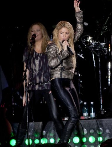 shakira_07-05-2011alex_chelba-8
