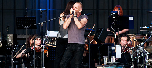 RECENZIE: Sting a oferit o seară Symphonicity live la Bucureşti