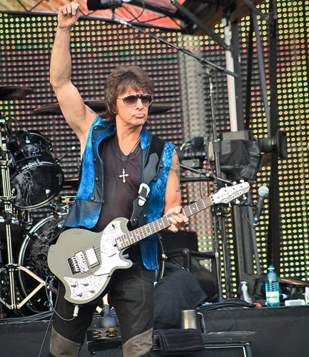 bon-jovi-live-concert-bucharest-2011-13