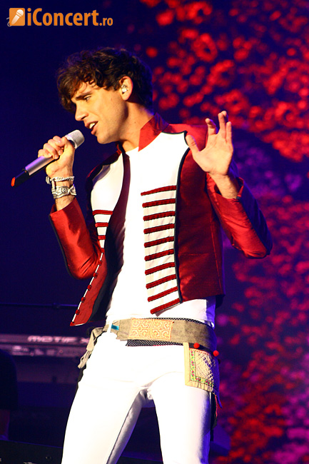 mika-bestfest-2011-live-concert-14