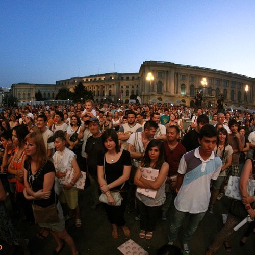 2-public-concert-in-memoriam-amy-winehouse-bucuresti-4