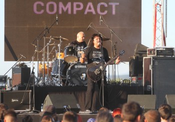 compact-concert-peninsula-2011-kiss-terace-2