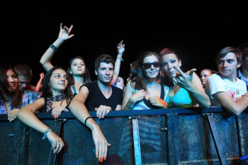 foreign-beggars-concert-peninsula-2011-kiss-terace-8