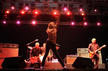 iggy-and-the-stooges-concert-peninsula-2011-tuborg-main-stage-12