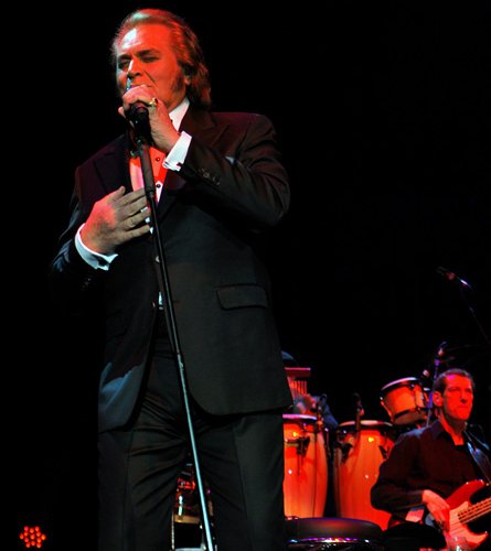 2-engelbert-humperdinck-live-concert-bucharest-2011-5