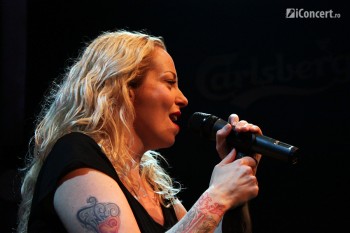 anneke-van-giersbergen-bucharest-silver-church-1