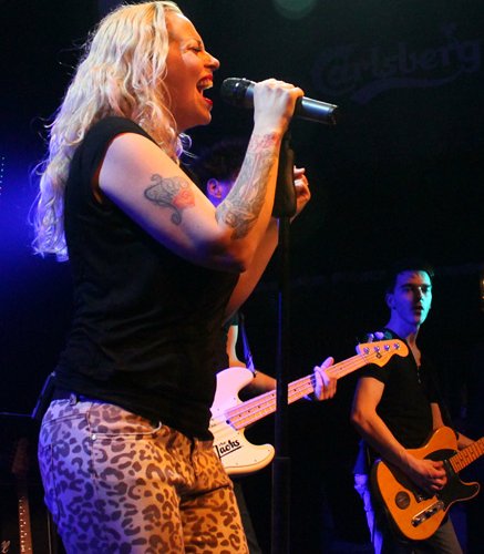 anneke-van-giersbergen-bucharest-silver-church-17