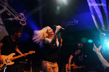 anneke-van-giersbergen-bucharest-silver-church-21