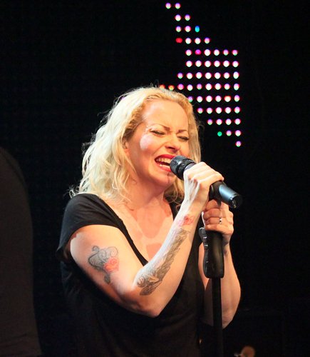 anneke-van-giersbergen-bucharest-silver-church-23