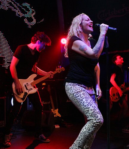 anneke-van-giersbergen-bucharest-silver-church-6