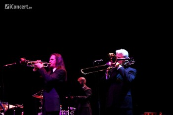 pink-martini-storm-large-bucharest-2012-19