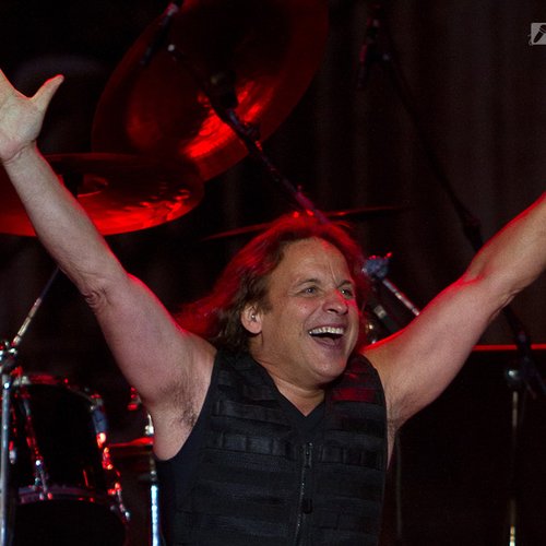 3-manowar-ost-fest-bucharest-romexpo-2012-12
