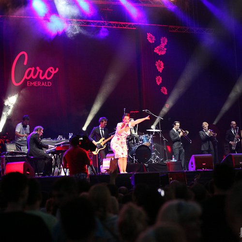 caro-emerald-bestfest-2012-1