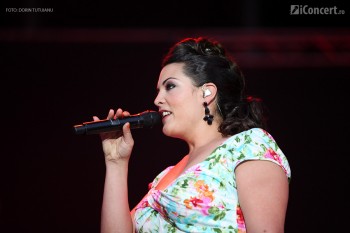 caro-emerald-bestfest-2012-3