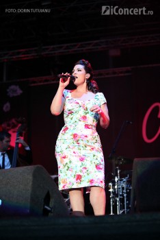 caro-emerald-bestfest-2012-4