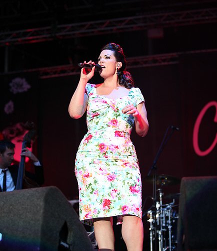 caro-emerald-bestfest-2012-4