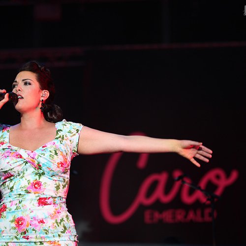 caro-emerald-bestfest-2012-5