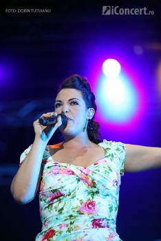 caro-emerald-bestfest-2012-7