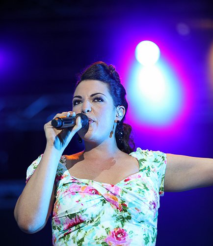 caro-emerald-bestfest-2012-7