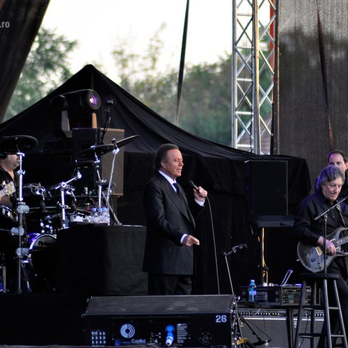 julio-iglesias-zone-arena-bucharest-2012-2