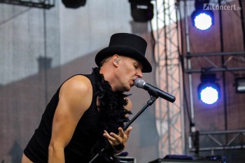 2-poets-of-the-fall-artmania-2012-sibiu-6