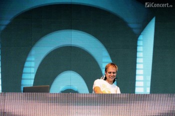 4-armin-van-buuren-the-mission-dance-weekend-2012-11