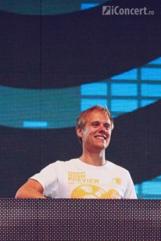 4-armin-van-buuren-the-mission-dance-weekend-2012-13