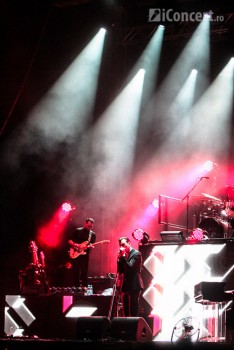 5-hurts-summer-well-2012-24