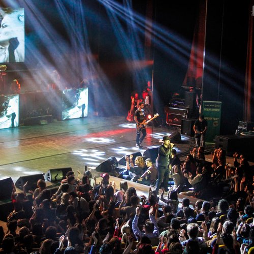 bere-gratis-in-fata-ta-teatrul-national-bucuresti-15