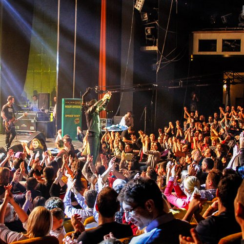 bere-gratis-in-fata-ta-teatrul-national-bucuresti-17