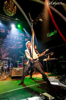 1-addiction-christmas-rock-silver-church-14