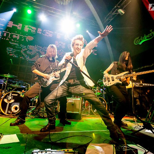 1-addiction-christmas-rock-silver-church-17