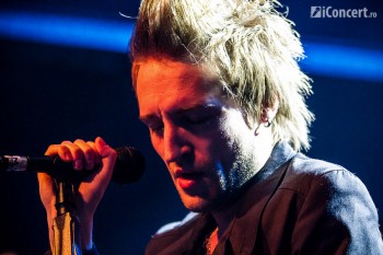 1-addiction-christmas-rock-silver-church-2