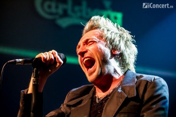 1-addiction-christmas-rock-silver-church-4