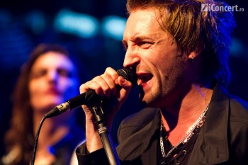 1-addiction-christmas-rock-silver-church-7