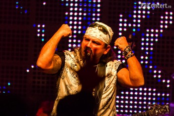 2-cargo-christmas-rock-silver-church-1