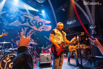 2-cargo-christmas-rock-silver-church-11