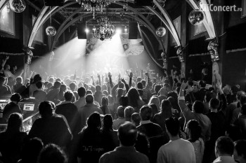 2-cargo-christmas-rock-silver-church-3