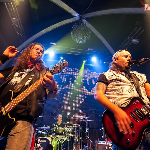 2-cargo-christmas-rock-silver-church-30
