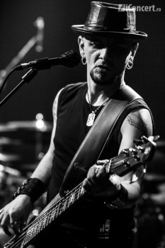 2-cargo-christmas-rock-silver-church-5