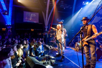 2-cargo-christmas-rock-silver-church-8