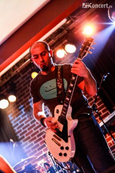 slash-warm-up-party-hard-rock-cafe-04