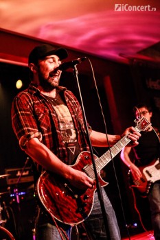 slash-warm-up-party-hard-rock-cafe-08