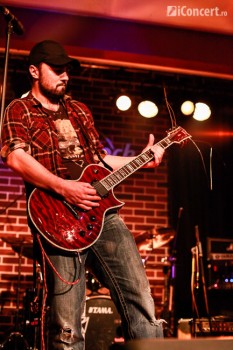 slash-warm-up-party-hard-rock-cafe-11