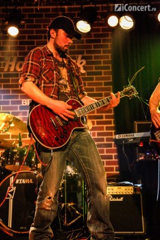 slash-warm-up-party-hard-rock-cafe-13