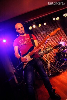 slash-warm-up-party-hard-rock-cafe-14