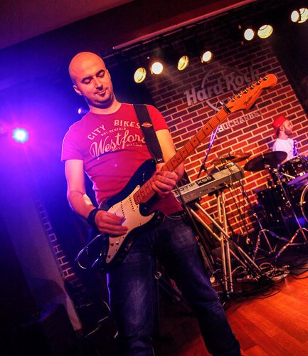 slash-warm-up-party-hard-rock-cafe-14